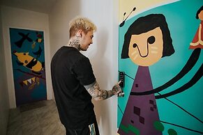 Murals Hostel & Cafe Mactan