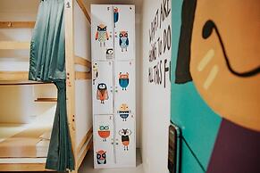 Murals Hostel & Cafe Mactan