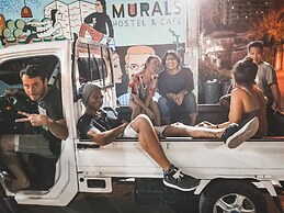 Murals Hostel & Cafe Mactan