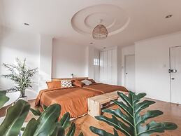 Murals Hostel & Cafe Mactan