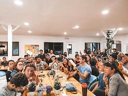 Murals Hostel & Cafe Mactan