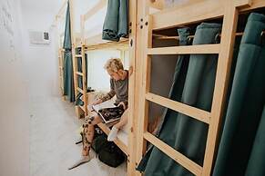 Murals Hostel & Cafe Mactan