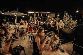 Murals Hostel & Cafe Mactan