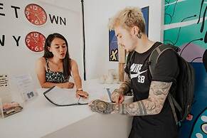 Murals Hostel & Cafe Mactan