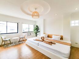 Murals Hostel & Cafe Mactan