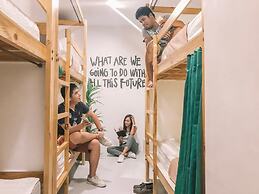 Murals Hostel & Cafe Mactan