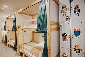 Murals Hostel & Cafe Mactan