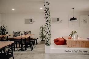 Murals Hostel & Cafe Mactan