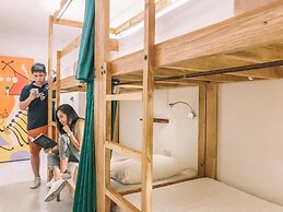 Murals Hostel & Cafe Mactan