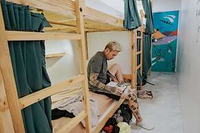 Murals Hostel & Cafe Mactan