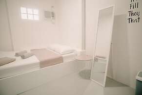 Murals Hostel & Cafe Mactan