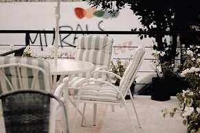 Murals Hostel & Cafe Mactan