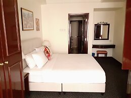 Peaceful Service Suite At Times Square