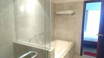 Peaceful Service Suite At Times Square