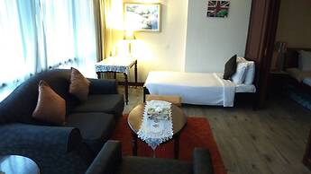 Peaceful Service Suite At Times Square