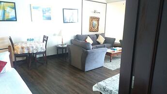 Peaceful Service Suite At Times Square