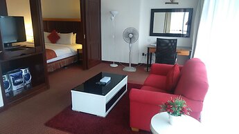 Peaceful Service Suite At Times Square