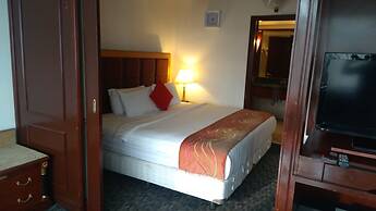 Peaceful Service Suite At Times Square