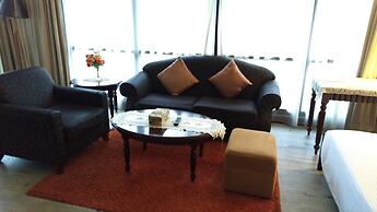 Peaceful Service Suite At Times Square