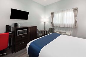 Travelodge by Wyndham Cochrane