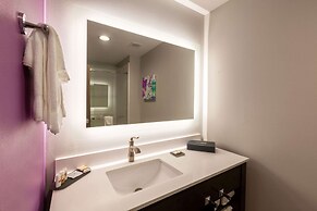 La Quinta Inn & Suites by Wyndham Lafayette Oil Center