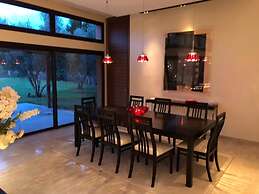 Belle Villa Front Golf