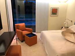 Belle Villa Front Golf