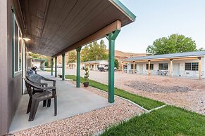 Hurricane Hideaway Lodging