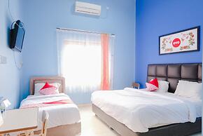 OYO 778 Guest House Amalia Malang