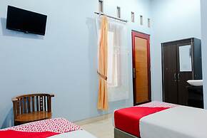 OYO 778 Guest House Amalia Malang