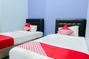OYO 778 Guest House Amalia Malang
