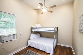 3br/2ba Remodeled Apartment Near Downtown