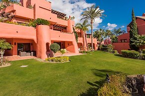 2 Bedrooms Apartment Frontline Beach