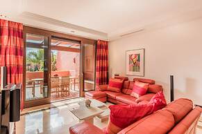 2 Bedrooms Apartment Frontline Beach