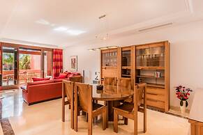 2 Bedrooms Apartment Frontline Beach