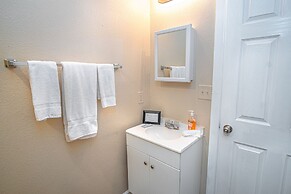 Remodeled Guest House Near Downtown/military Base