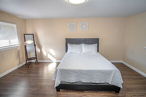 Remodeled Guest House Near Downtown/military Base