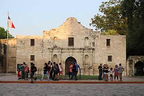 Remodeled Guest House Near Downtown/military Base