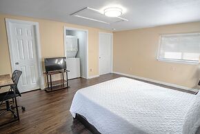 Remodeled Guest House Near Downtown/military Base