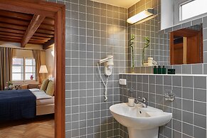 Mostecká 12 Residence