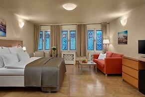 Mostecká 12 Residence