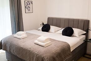 Luxury Rooms With Balcony