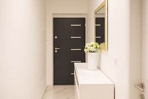 Luxury Rooms With Balcony