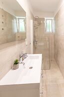 Luxury Rooms With Balcony