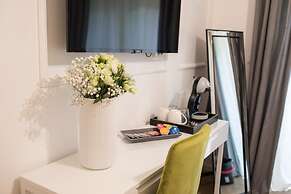 Luxury Rooms With Balcony