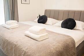 Luxury Rooms With Balcony