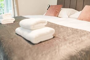 Luxury Rooms With Balcony