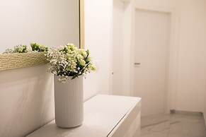 Luxury Rooms With Balcony