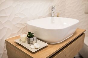 Luxury Rooms With Balcony