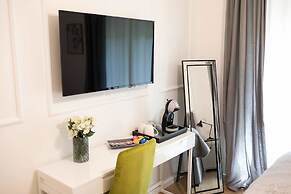 Luxury Rooms With Balcony